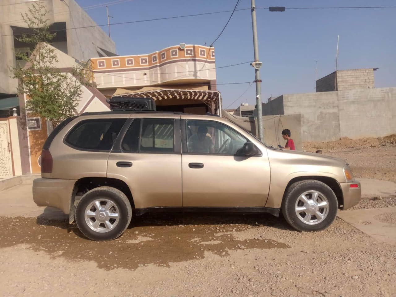 جی ئێم سی ئینڤۆی
مۆدێل ٢٠٠٤
تەبرید سارد و گەرم
٤ تایەی تازە 
سەدر ی لۆکە
چرکەی نیە
ئارمی سلێمانی
ئەگەر موشتەریت پەیوەندی بکە
***********
سعری ٥٠ گەڵایە و معامەلەشی تیایە
سەیارەکە لە کەلارە السليمانية, العراق
