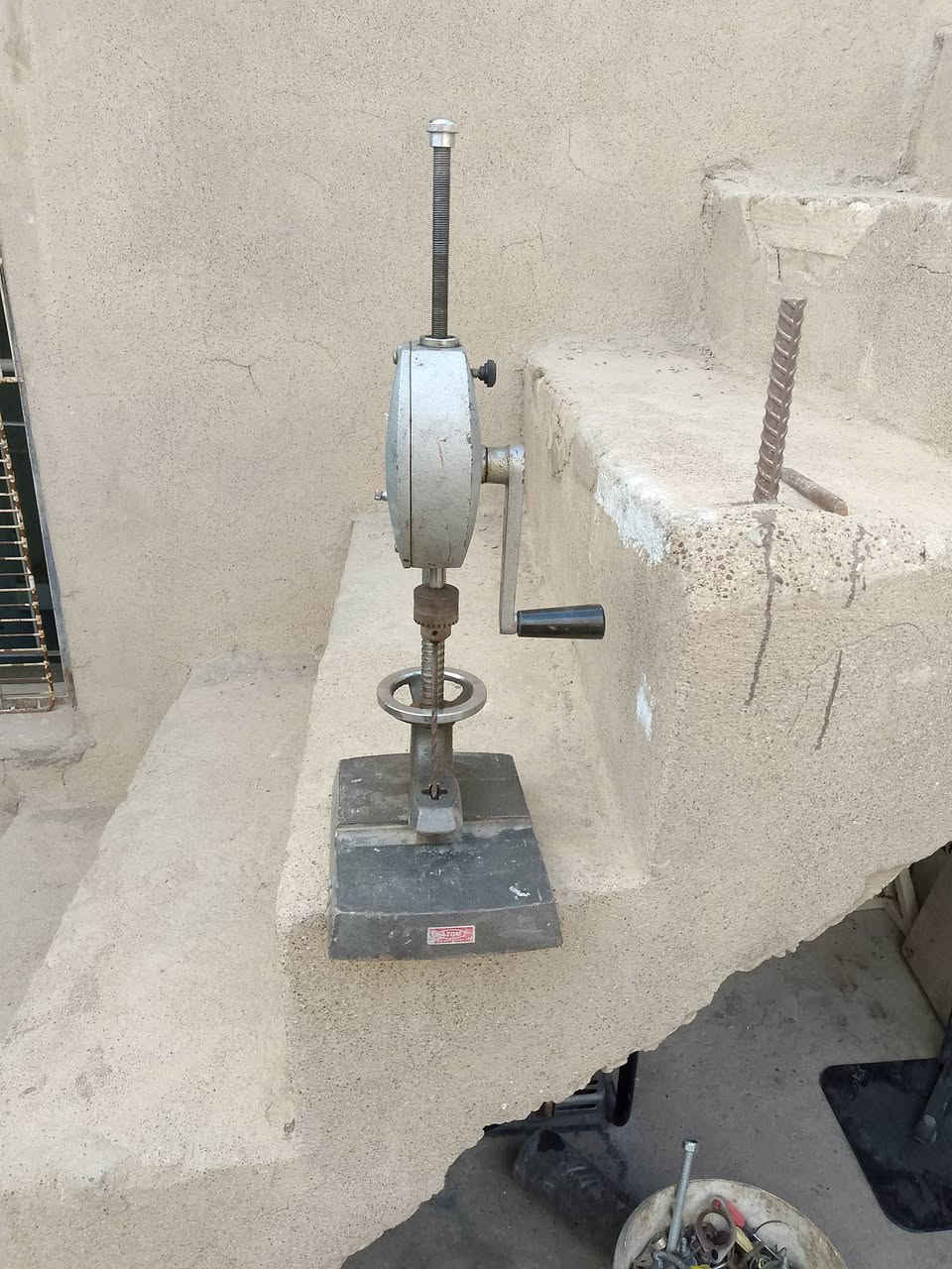 مزرف يدوي شغال
نوع قديم،،سعرو 75 موصل ايمن 
***********
