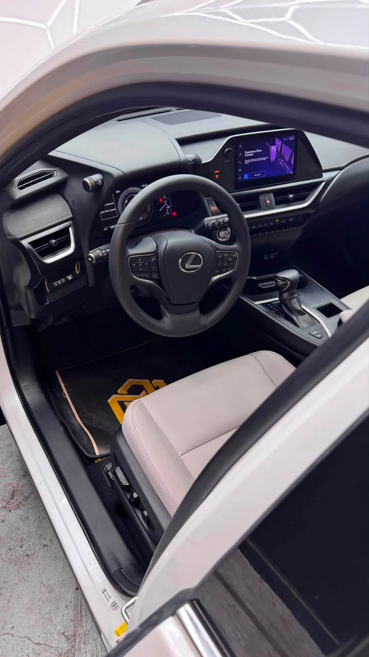 للبيع سيارة Lexus UX Hybrid موديل 2024، تجمع بين الفخامة اليابانية وقوة واقتصاد محرك الهايبرد.
تفاصيل السيارة:
 الموديل: 2024
 المسافة المقطوعة: 6,000 ميل فقط (شبه جديـدة)
 نوع المحرك: هايبرد (اقتصادية جداً في استهلاك الوقود)
 الأيرباغات: سليمة بالكامل (بدون إيرباج)
 حالة الضرر: حادث خلفي بسيط (مصلّح وجاهز على الفحص)
📍 مكان السيارة: الأنبار - الفلوجة
💵 السعر: 19,400$ (شدة و 94 ورقة)
📞 للتواصل والاستفسار:
يرجى الاتصال على الرقم: ***********
