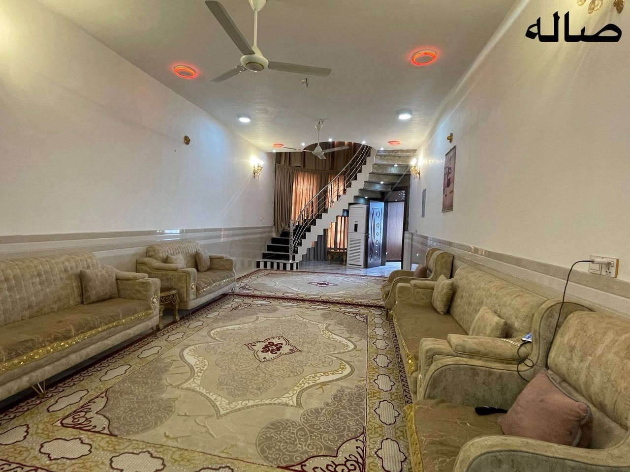 السلام عليكم ورحمه الله وبركاته
بيت اللبيع زراعي سند 25 مشمول بتطويب المساحة 620م
الاساس والبناء كونكريت كرافت
مساحة البناء 300م والباقي 320م كراج سيارة وحديقة
الطابق الاول متكون
من غرفتين نوم
واستقبال 
واصاله 
ومطبخ حار وبارد
وصحيات خارجيه
ممرات خارج البيت العرض مترتين ونص مع مطبخ خارجي
واستقبال خارجي وصحيات خارجيه 
الطابق الثاني متكون
من غرفتين
واصاله 
ومطبخ
وصحيات
العنون الديوانية ام طباشي قرب مدرسه 14تموز
الاستفسار الاتصال ع الرقم ***********
