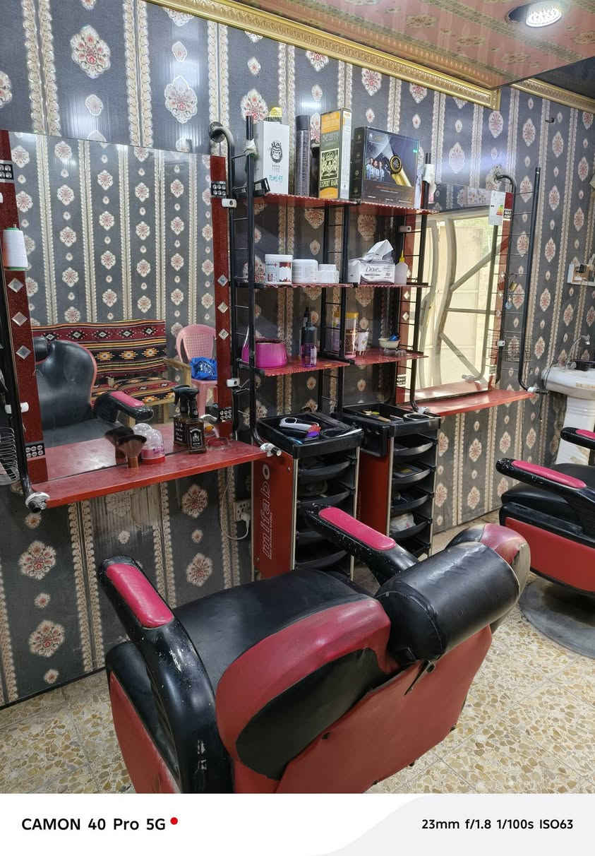 ابيع بسعر كرسي
محل كامل 
كراسي 2
مرايات 2
عرباين 2 
المكان بغداد/الرشاد/ قرب فلكه حجي مهدي الكناني 
سعر 500وبيهه مجال 
تصل ودلل ***********
