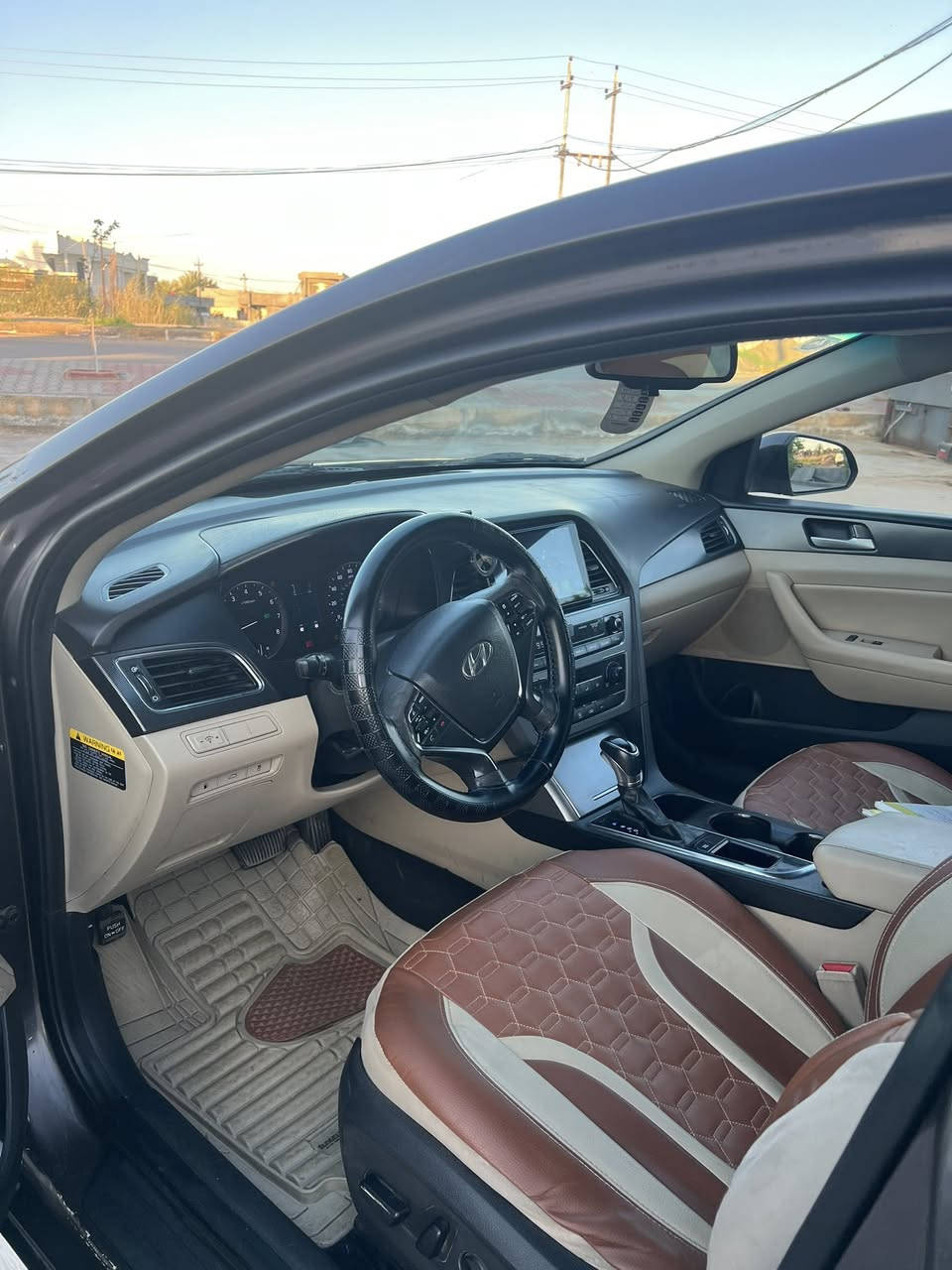 اسلام عليكم
للبيع 

سوناتا 2017 وارد امريكي 

السياره فئة sport 

مواصفاته المعروفه :شاشه /ثلال وضعيات قياده/ كشن جلد /الكشن كهربائي/ كامره دواره /حساسات وباقي المواصفات المعروفه 

محرك السياره 2400 نضيف كلش 

حداديه صدر كله عليه ادامه تخم تاير جديد سياره خير  من الله

حادثه كلش خفيف باب السائق فقط مبدل نفس الون الباقي مكفول كفاله عامه 

رقم السياره بغداد تحويل ثاني يوم 

مكان السياره الانبار 

السعر: 130 

الرقم :***********
