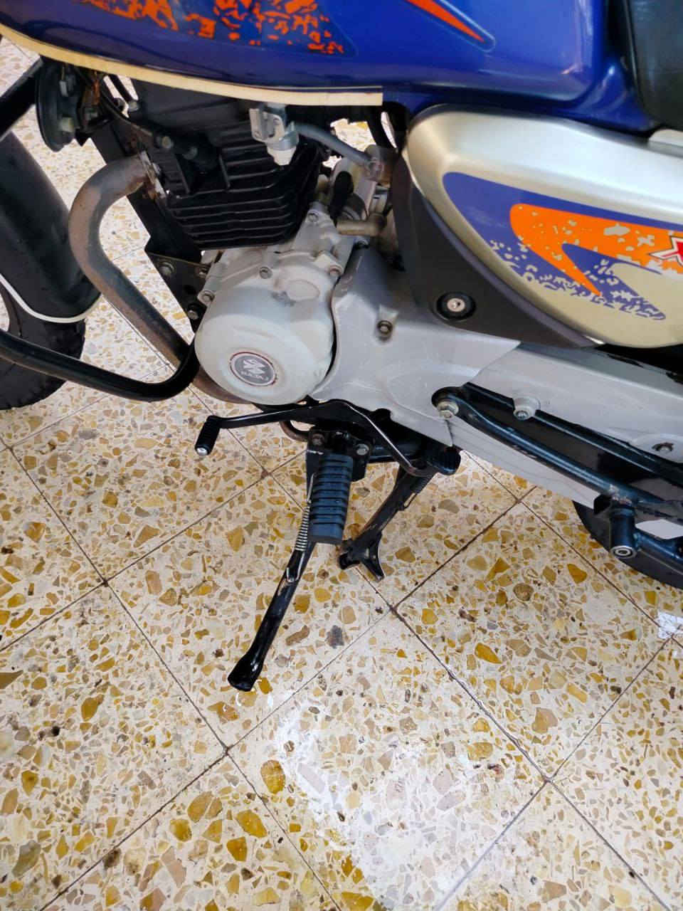 السلام عليكم
دراجة بوكـسر موديل 21 نضافة مثل ما تشوف كفالة عامة ، أوراق
 كاملة شرط الترقيم ، للأستفسار الأتصال ***********
