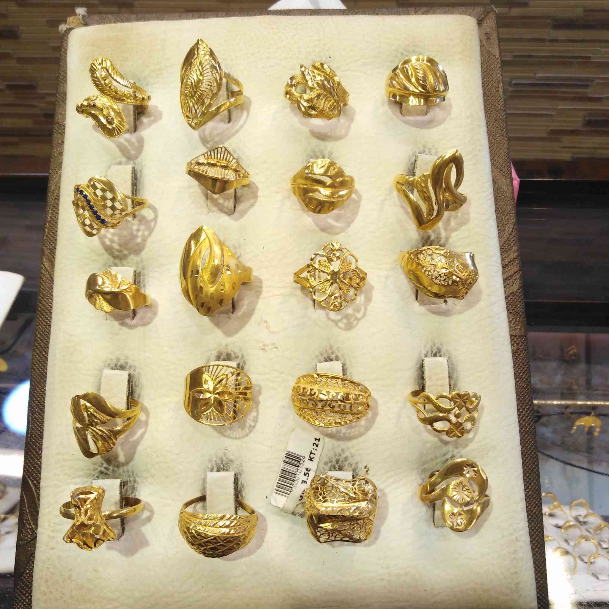 محابس خليجي.... اجور لغرام 4000....و5000...اوزان من3غرام....واكثر....صياغة و مجوهرات ابو عبدالله موصل مقابل مرطبات فرح هاتف ***********.... اسعرنا حقيقيه...زورونا تجدون كل ما يسركم... لسنا الوحيدين لكننا الافضل....
