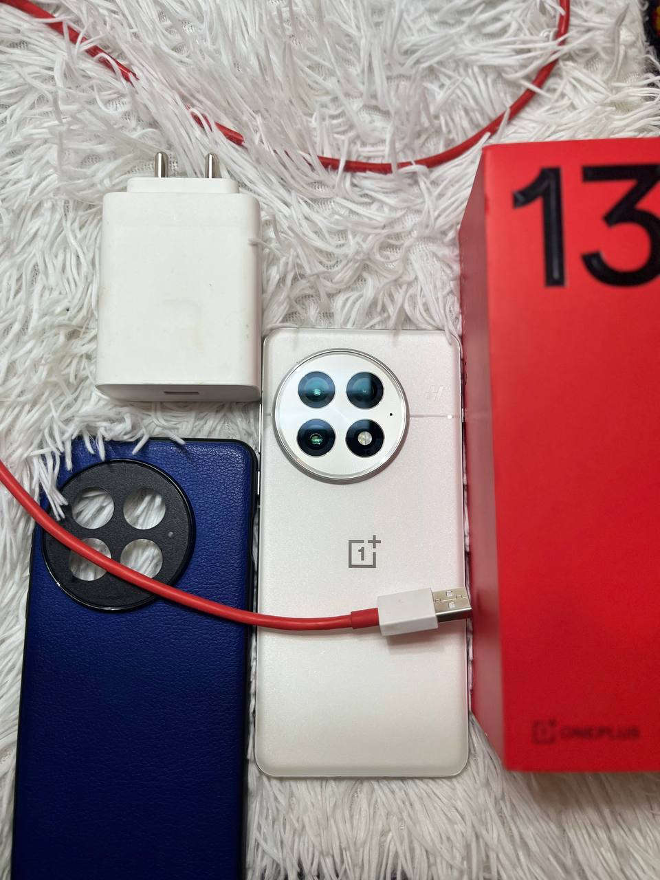 السلام عليكم
شبابنة الغالين
للبيع one plus 13 
النسخة العالمية لون الابيض 
ذاكرة 512/16 دبل سيمكارت +esim
نظافة100/
🔋 بطارية 99
كامل ملحقات (السعر 830 قفل قفل سعر ثابت) مكاني بغداد (منطقة الامين )واتواجد (مشتل)
للتواصل خاص او الاتصال *********** بغداد, العراق
