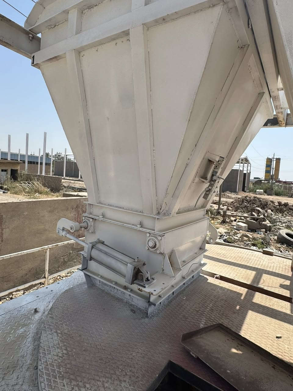 للبيع مكسر 3متر مكسر كامل هوة و تفاصيلة موقع ديالى استفسار رقم ***********
