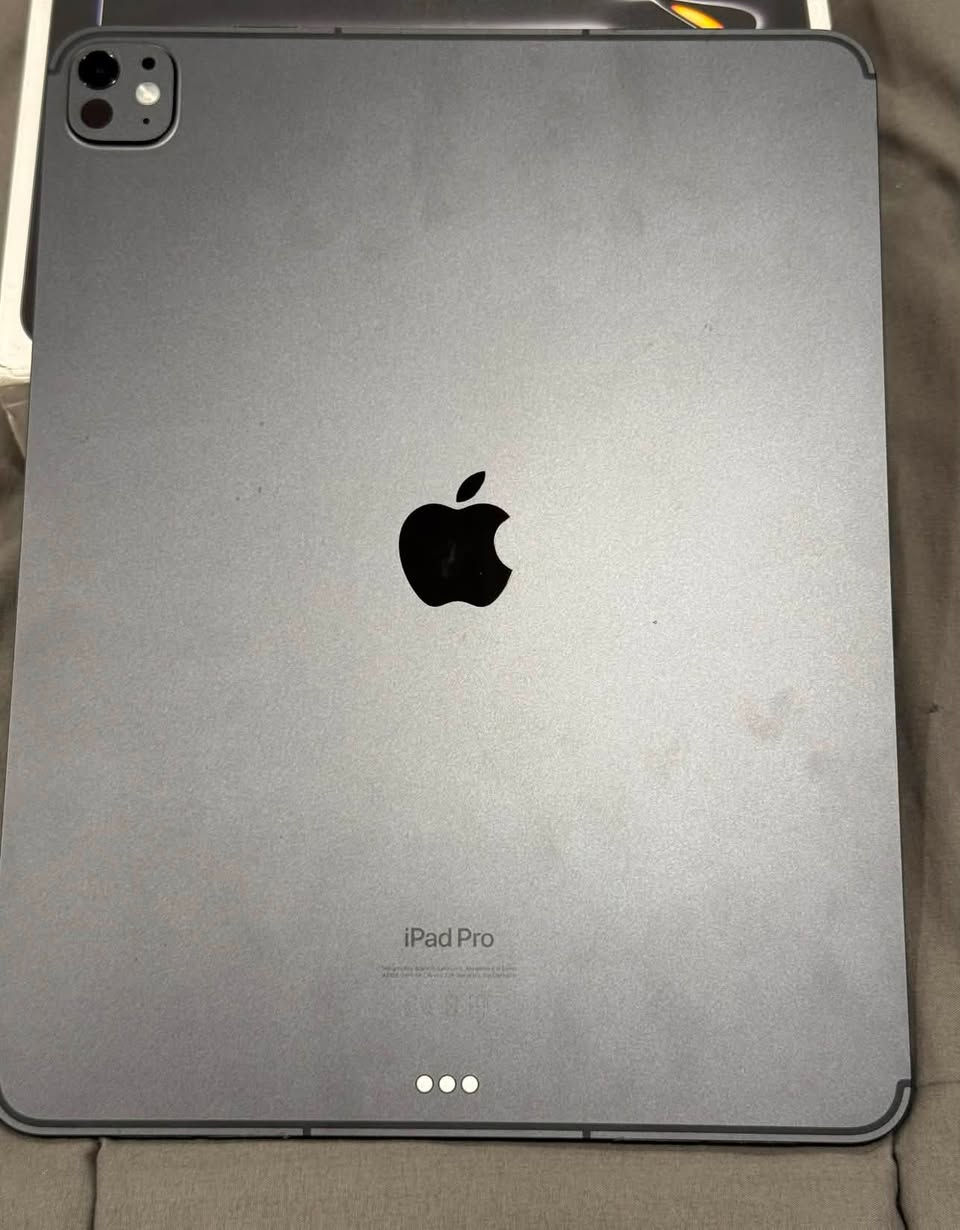 للبيع iPad Pro13 M4
● شاشة رائعة

 ● ذاكرة 512GB

 ● بطارية جديدة 100%

 ● عدد دورات الشحن: 97

 ● الجهاز بحالة ممتازة جداً

 ● مع كامل الملحقات

 ● استعمال نظيف وخالٍ من المشاكل

***********
