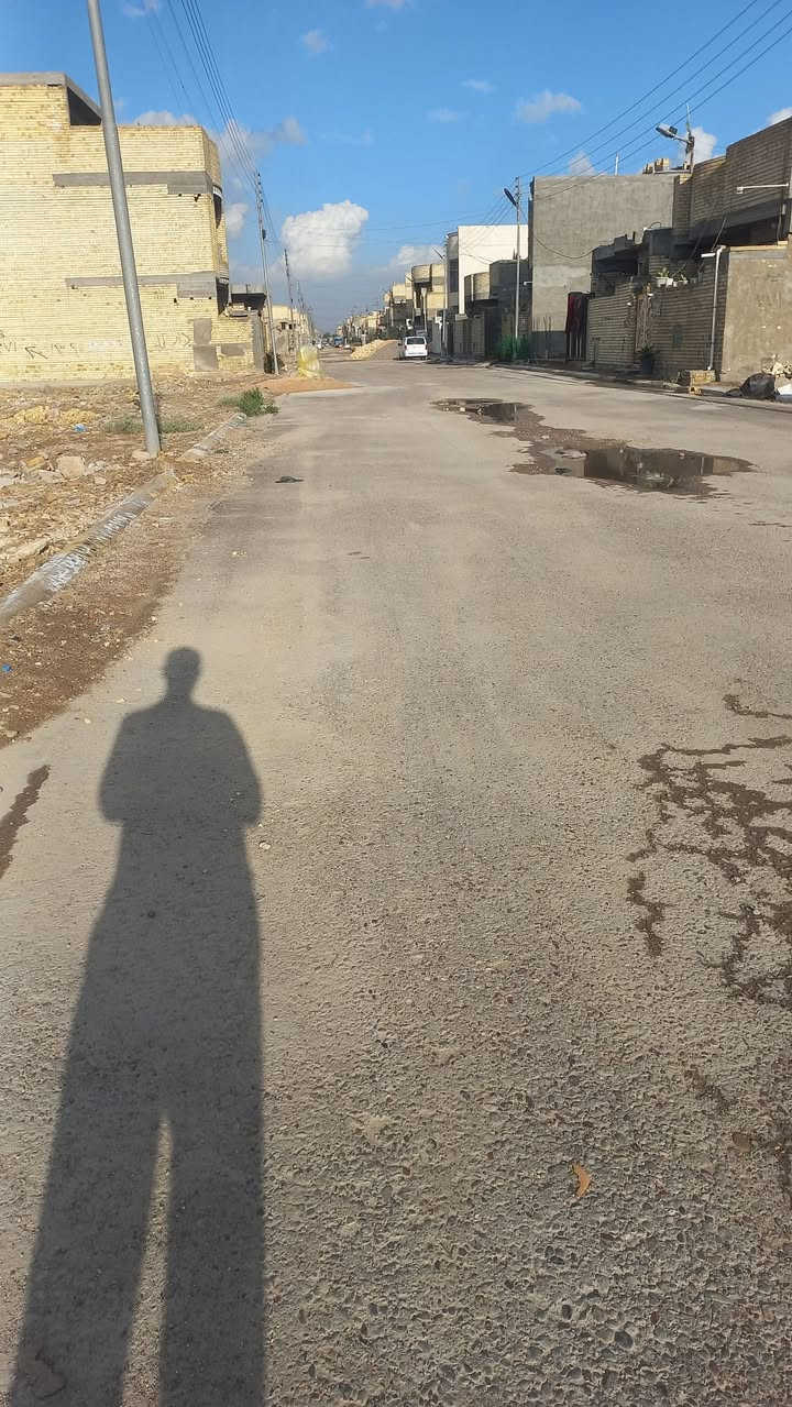 ١٠٠ متر للبيع   حي الفرات    شارع الاول مال حي  الفرات  كافه الخدمات  .. 
.
*********** واتساب
