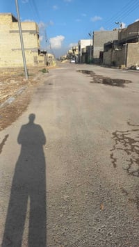 ١٠٠ متر للبيع   حي الفرات    شارع الاول مال حي  الفرات  كافه الخدمات  ...