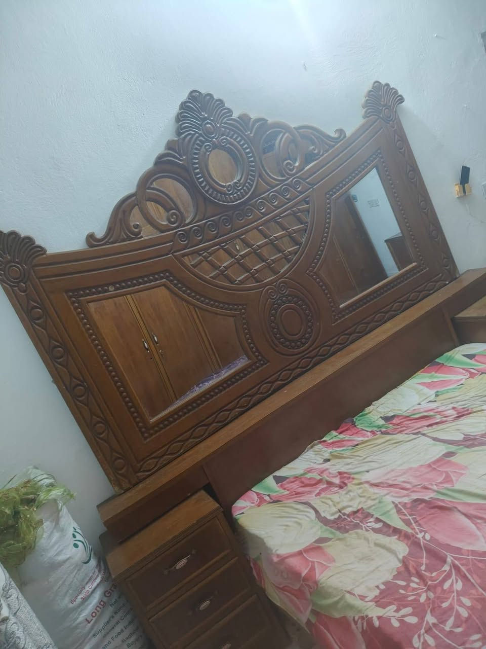 غرفه تزكام جديد ونضيف العنوان العزيزيه منطقة سراي مقابل مجمع بيت كعيد الاستفسار *********** وشعدكم غرفه نوم تركيه عراقيه نشتري جميع الاثاث المستعمل
