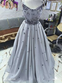 عندي فساتين سهره للبيع  تصفيه محل عدم تفرق  ابيع جمله سعر قطعه  10000ا...