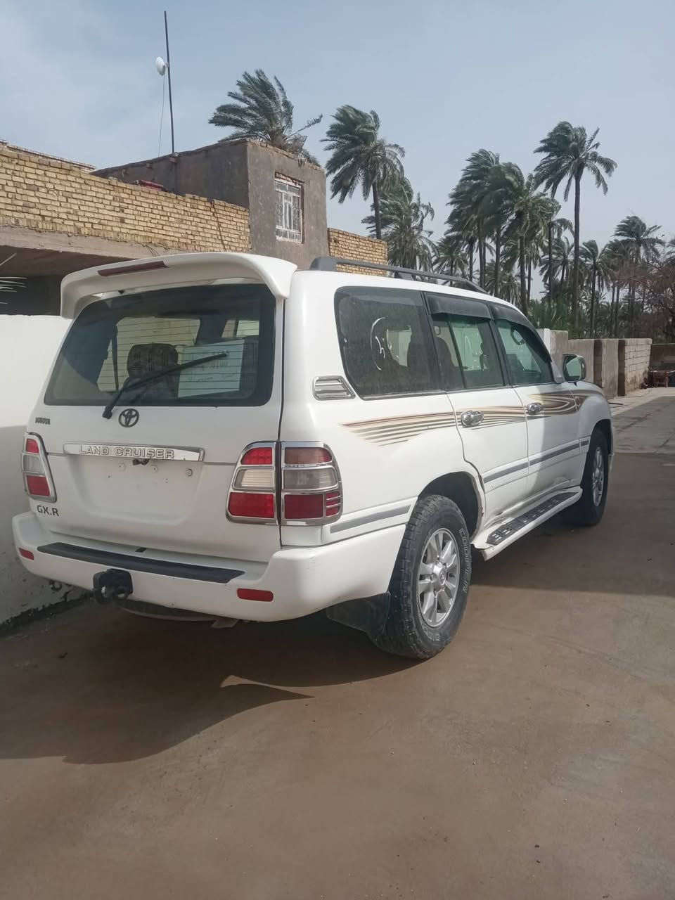 ياالله لاندكروزر موديل 2004 للبيع رقم بصره سياره جاهزه  خير من الله سياره بيه صبغ حزام تخم تاير وحدايه جديد كهربايات كله شغاله تحويل مباشر ارقام جدد هزه صار 8 تشهر داخل هزه سعره 110وبيه مجال ترهم مراوس  حسب الاقناعه مكان ديوانيه مهناويه رقم موبايل *********** اتصل وبيك خير ودلل سعر بي مجال للشراي
