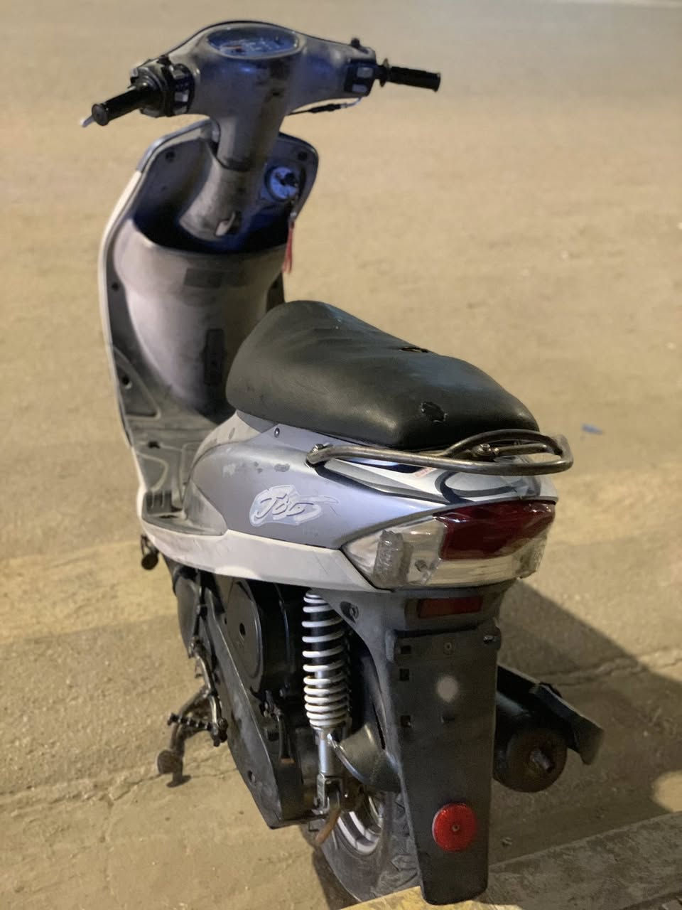 دراجه ماكس منغولي
سمائي 
كهربائيات كله شغاله سلف هندر اشاير عالي ناصي سكنات بگ لايت 
محرك نهضه ومشي فول نضافه 
كفرات ختم واحد وي المكينه 
مامفتوحه شرط الفحص 
سعره ٧٥٠ مكاني ناصريه
***********
