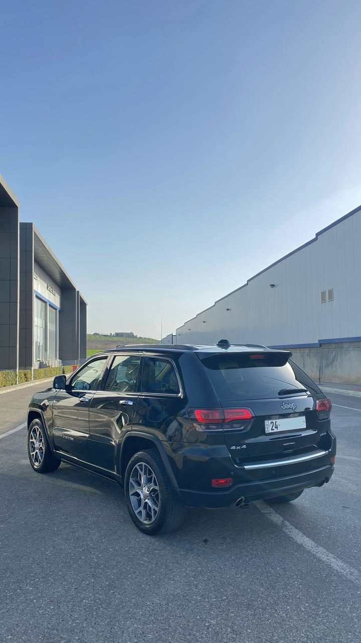 ‼️ jeep grand cherokee limited‼️
جيب لميتد وارد خليجي موديل 2020 لون اسود ماشية 73 الف ميل فقط (كلين تايتل) 

مواصفات

_بصمة 
_بانوراما 
_كشنات جلد لون بيجي 
_حساسات امامي وخلفي 
_تدفئ وتبريد كشنات 
_تدفى ستيرن 
_مثبت مسار 
_دبل اكسل 4*4
 _خزن كشنات 
_صندوق كهرب 
عليها دوسات كهرب مالجيب اصليات شركة 

باقي مواصفات المعروفة مالميتد الخليجي 

السعر : 268 $ وبيها مجال بسيط  

للتواصل والاستفسار 
*********** ☎️📞
