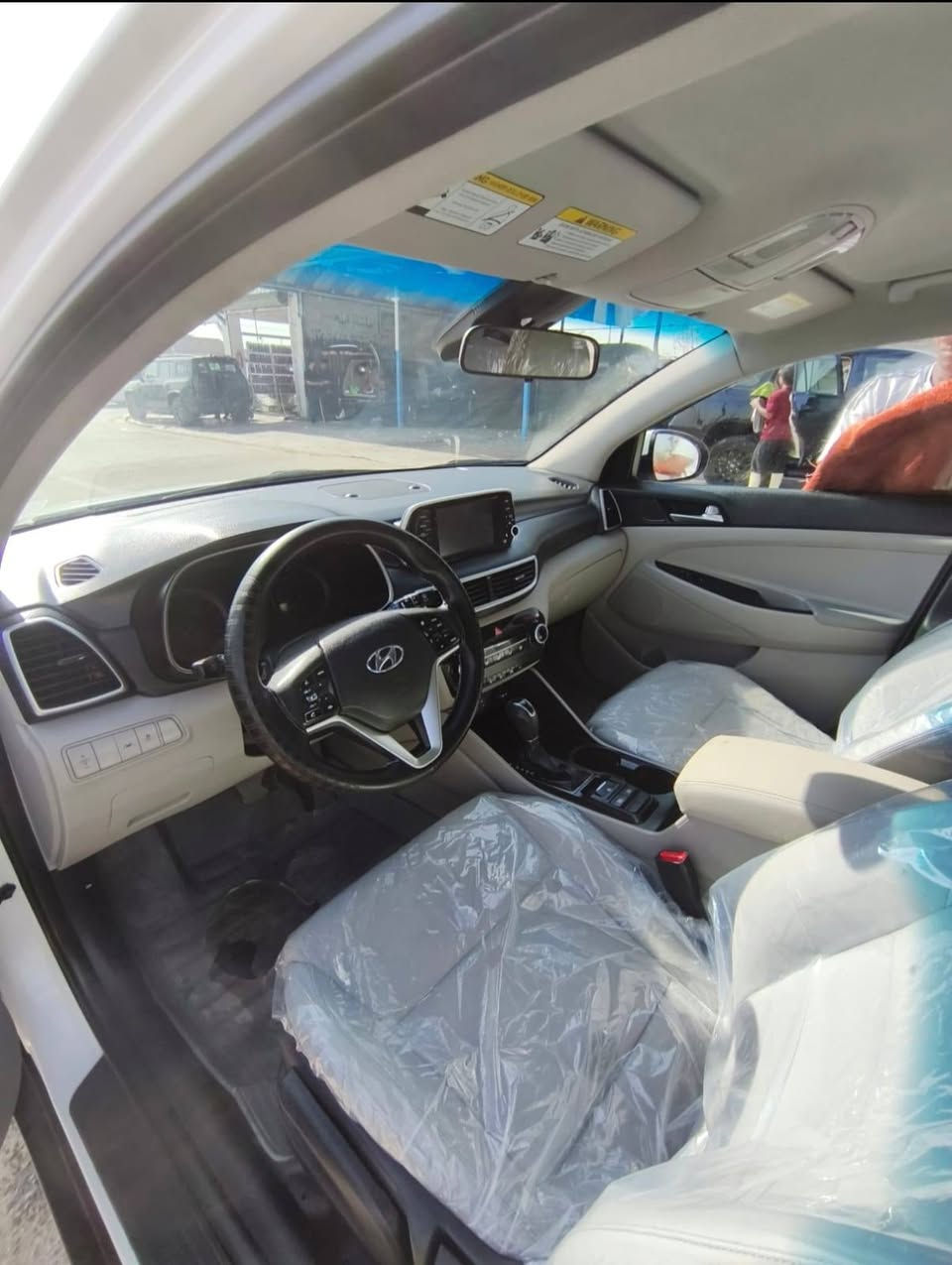 للبيع توسان 2019 وارد امريكي......
مواصفات السيارة: 

شاشة كبيرة
كامرة خلفية
تحكم ستيرن
سايد بريك بصمة
مثبت سرعة
نظام تثبيت مسار(وضعية قيادة) 
مانع انزلاق
اوتو هولد
مود درايف
رادار امامي

محرك السيارة 2000 حادث السيارة جدا خفيف كما موضح بالصورة قبق الجنطة مصلح عالبارد مرشوشة بدون دواخل السيارة ليبل واحد دعامياتها البلادية ايرباكات سليمة السيارة جداً نظيفة رقمها بابل...... 

السعر180 ورقة وبيها مجال 

مكان السيارة كربلاء 

للاستفسار الاتصال: 
***********
