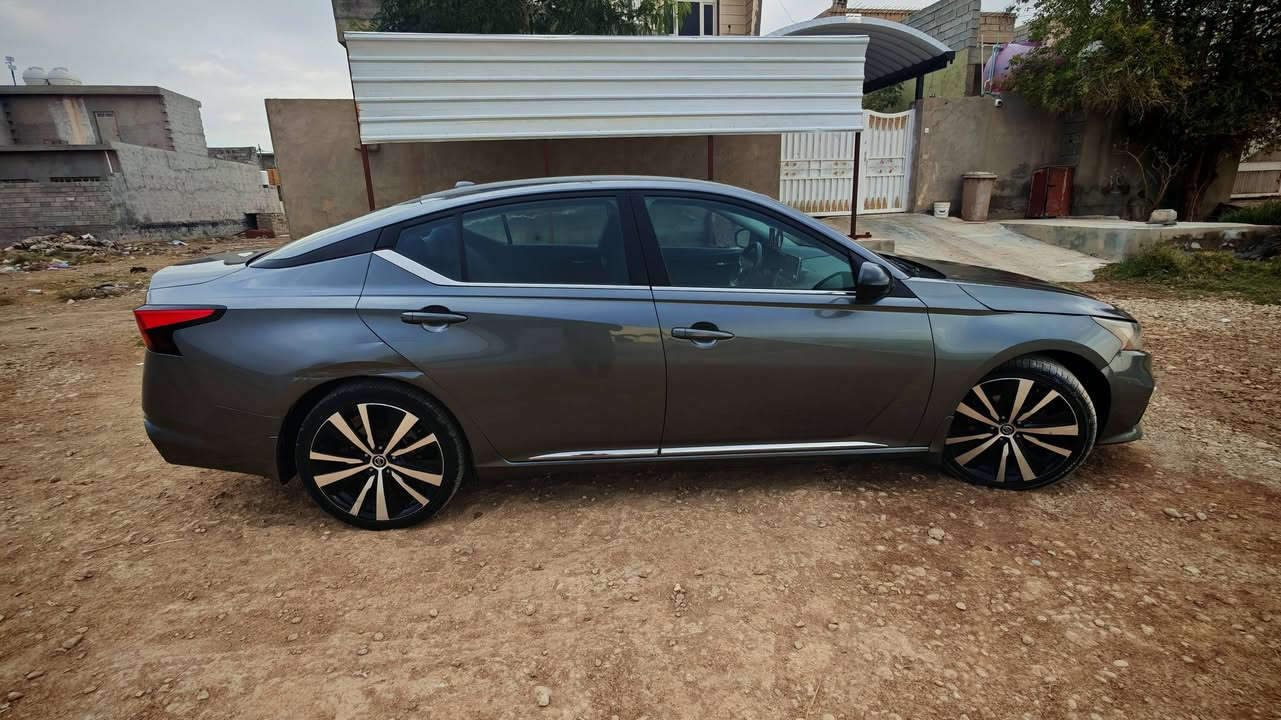 السلام عليكم
نيسان التيما 2022 SR 

الون رصاصي

السعر 150$ 

كلين ضرر دعاميه اماميه مرجعيها نفسها مكفوله من الصبغ  وحادث خفيف  بهلال الجاملغ الخلفي  مرفقة الصورة  بالمنشور  واكو شخط بالباب 

مواصفات SR فول عدا الفتحه

محرك 2.5 

بصمة ابواب بصمة تشغيل

تشغيل عن بعد

شفتات ستيرن

رادار امامي 

رادار جانبي

حساسات خلفيه

توقف ذاتي

تنبيه الخروج عن المسار

شاشه  تدعم كار بلي

كشن  السايق كهرباء 

العنوان :ديالى

مبدللهة جامة امامية جديدة 
وتخم تاير جديد 
السيارة باسمي  ترد تحويل تريد  وكالة 

كل الصور مرفقة بالمنشور 

***********
