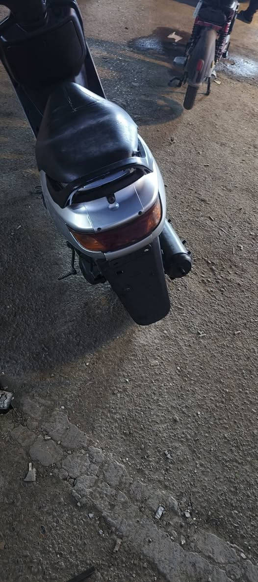 السلام عليكم دراجه للبيع فراشه يوماها دراجه كامله مكينه مكفوله نضاهة فول مثل ما بل صوره اوراق كامله منفيس و مكاتبه رجاء 🙏 المو شراي لا يدخل السعر ٤٠٠الف وبيهة مجال بسيط ***********
