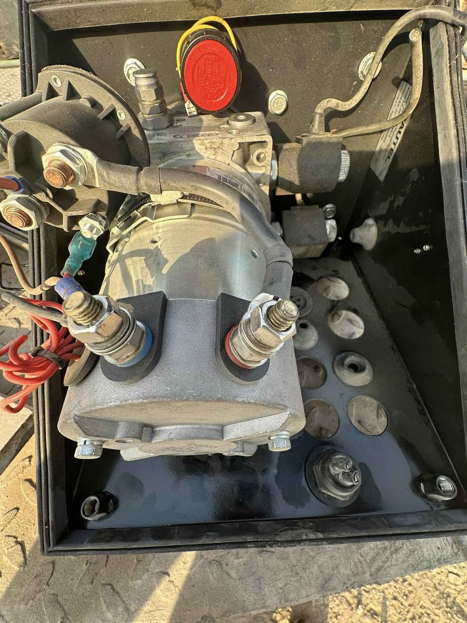 متوفر ماطورات هيدروليك 24Vكمية محدود نضافه99/100.                                  

***********
***********
