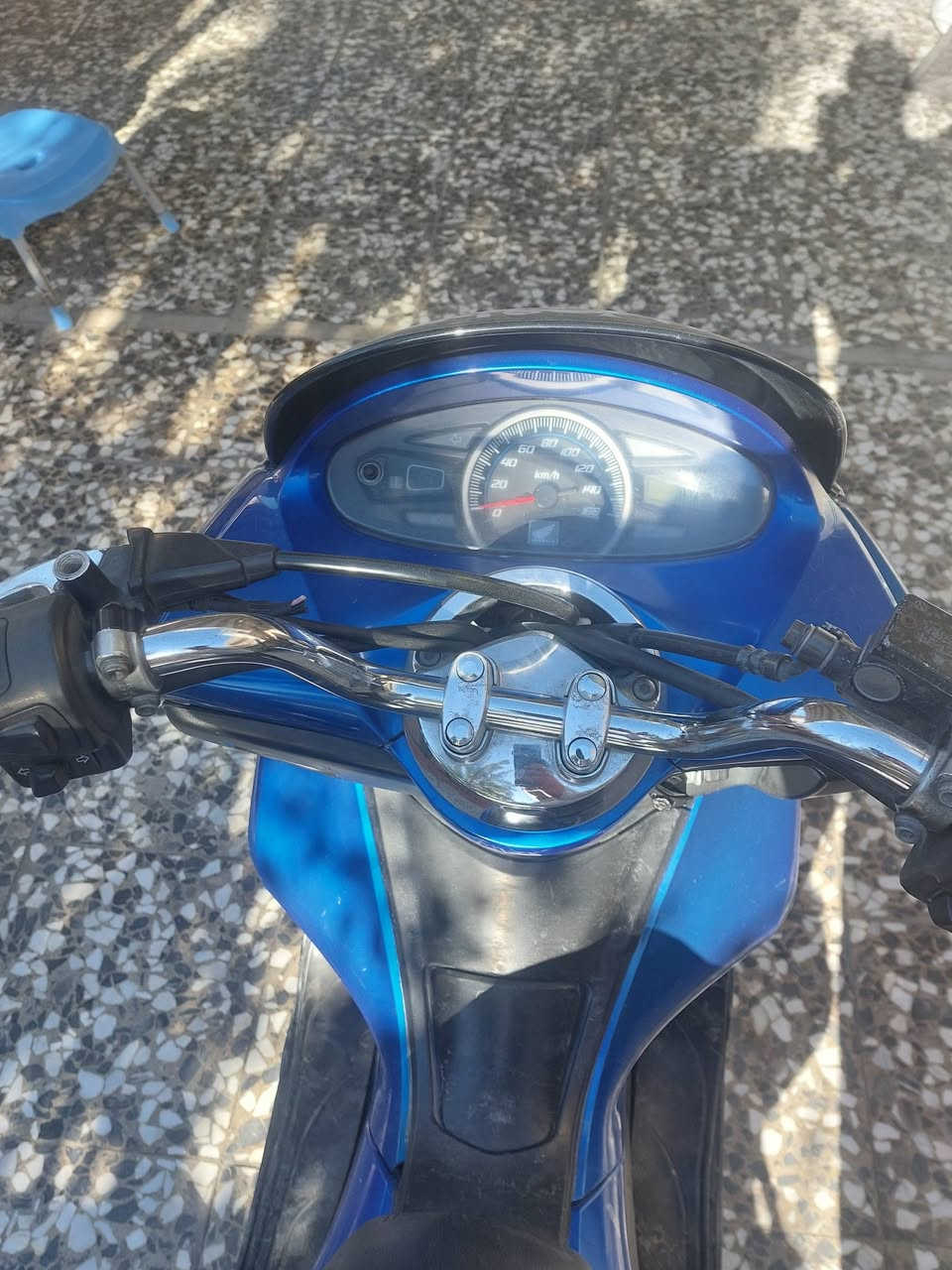 السلام عليكم دراجة بي سي اكس ياباني جيل اول حساس ازدحام ستاند حساس الدراجة حلوة السعر 950 المكان. حي تونس  الرقم ***********
