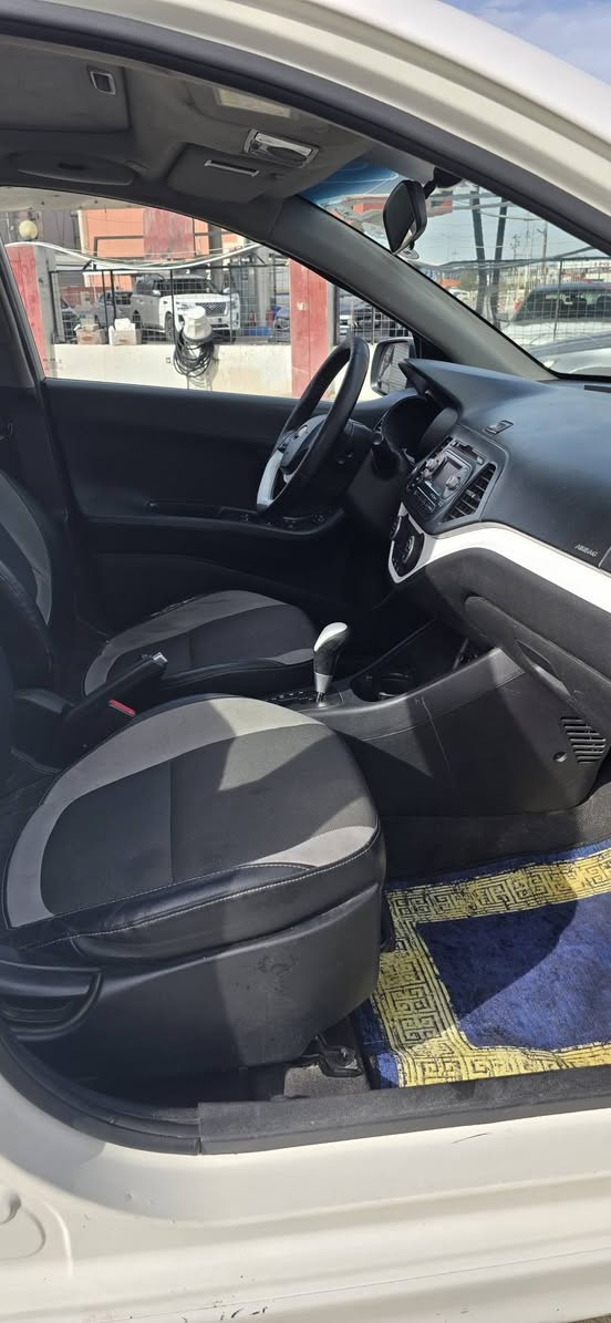 السلام عليكم
كيا بيكانتو 
موديل 2015
ماشيه 190 الف
السياره فول فول ...
- بصمه 
- بانوراما 
- بلوتوث 
- تحكمات ستيرن 
- مري شفط وتحكم كهربائي 
- حساس خلفي 
- الجامات اربعتهن كهربائيه 
- مكفوله السياره من التبديل والصبغ 
بيها ضرر خفيف بل جاملغ الخلفي مثل مموضح بل صور 

السيارة  نضيفه ومتصرف بنزين 
تخم اذاين جديد كلشي بيها مبدل بطاريه ودهن 
اديرلها بس محسن. ومحركها  نضيف. فلتر كير جديد. 
تبريد وتدفئ مكفول. 
السعر / 94 وبيها مجال بسيط 
للاستفسار /*********** 
مكاني اربيل.
