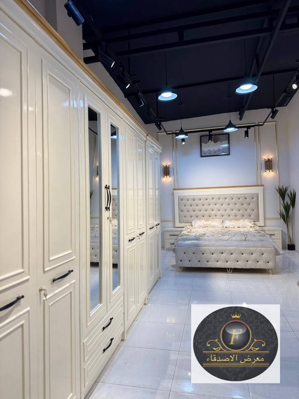 معمل ومعرض الأصدقاء 

‏صناعة العراقي 🇮🇶

موديل فطومه 

السعر مليونين و 900الف  فقط

تتكون الغرفة 
 10قطع 
سچة بلوك بورد 
 داخل (4)ملم صاج طبيعي
  الوجه 8ملم NDF
قبضة الابواب يدة مصري
سچة هودرليك بلوك بورد 
 التفصال الداخلي حسب رغبة الزبون 
نرمادة شريطية على طول الباب 
الزاوية بابين ملحق بارتفاع 2.50 سم
السرير رگم لوح خشب الماني
الظهر چرچوبة برغي 
 أرتفاع الكنتور (2.50) طول(320) 
الزاوية والكنتور ظلع واحد.(430)متر 
الصبغ درجة اولى باللون الاوفايت 
مولاحظة 
 ظمان خمس سنوات صيانة مابعد البيع 
النقل والشد مجاني جميع محافظات العراق

العنوان // بغداد الجديدة خلف جامع سامرائي 

 ***********
***********
