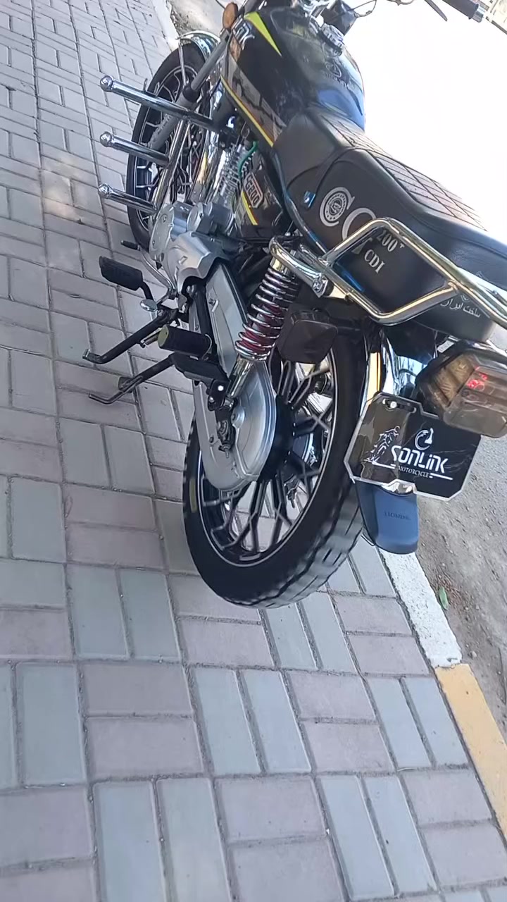 سيفان 24 باب اول
لون اسود محرك 200  نشاط فول
 شاشة  محتركه 
كهربائيات كاملة
نضافة خير من الله
السعر 625 بي مجال 
***********
