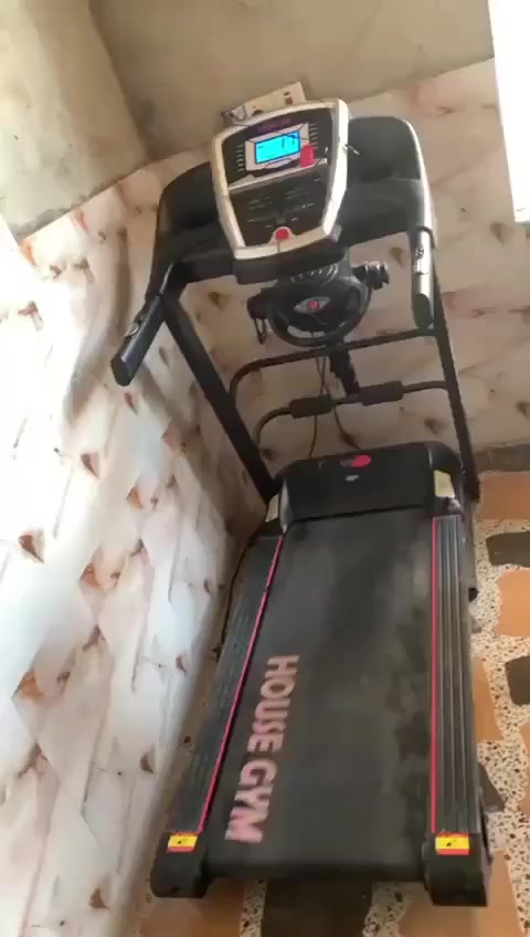 للبيع جهاز جري (تريدميل) بحالة ممتازة
للبيع جهاز جري نظيف جداً، استعمال بيت فقط،
يعمل بكفاءة عالية وما بيه أي عطل 👍
✔️ يتحمل وزن ممتاز
✔️ مناسب للبيت أو صاله
✔️ سرعات متعددة
✔️ شاشة عرض للوقت والمسافة والسعرات
الجهاز بحالة شبه جديدة ومفحوص بالكامل ✅
سبب البيع: محتاج فلوس 
💰 السعر: ٣٢٠,٠٠٠ دينار (قابل للتفاوض بالمعقول)
موقع شيخان واتساب ***********
