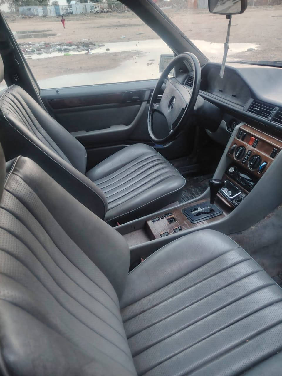 سلام عليكم مارسدس 
دب موديل 87 كشنات كهربائي محور بطه فيفيتي
قواعد دبل سليمه السياره حلوه خير من الله رقم بغداد مشروع وطني بسمي
 السعر 67 وبيها مجال
عنواني كربلاء ***********
