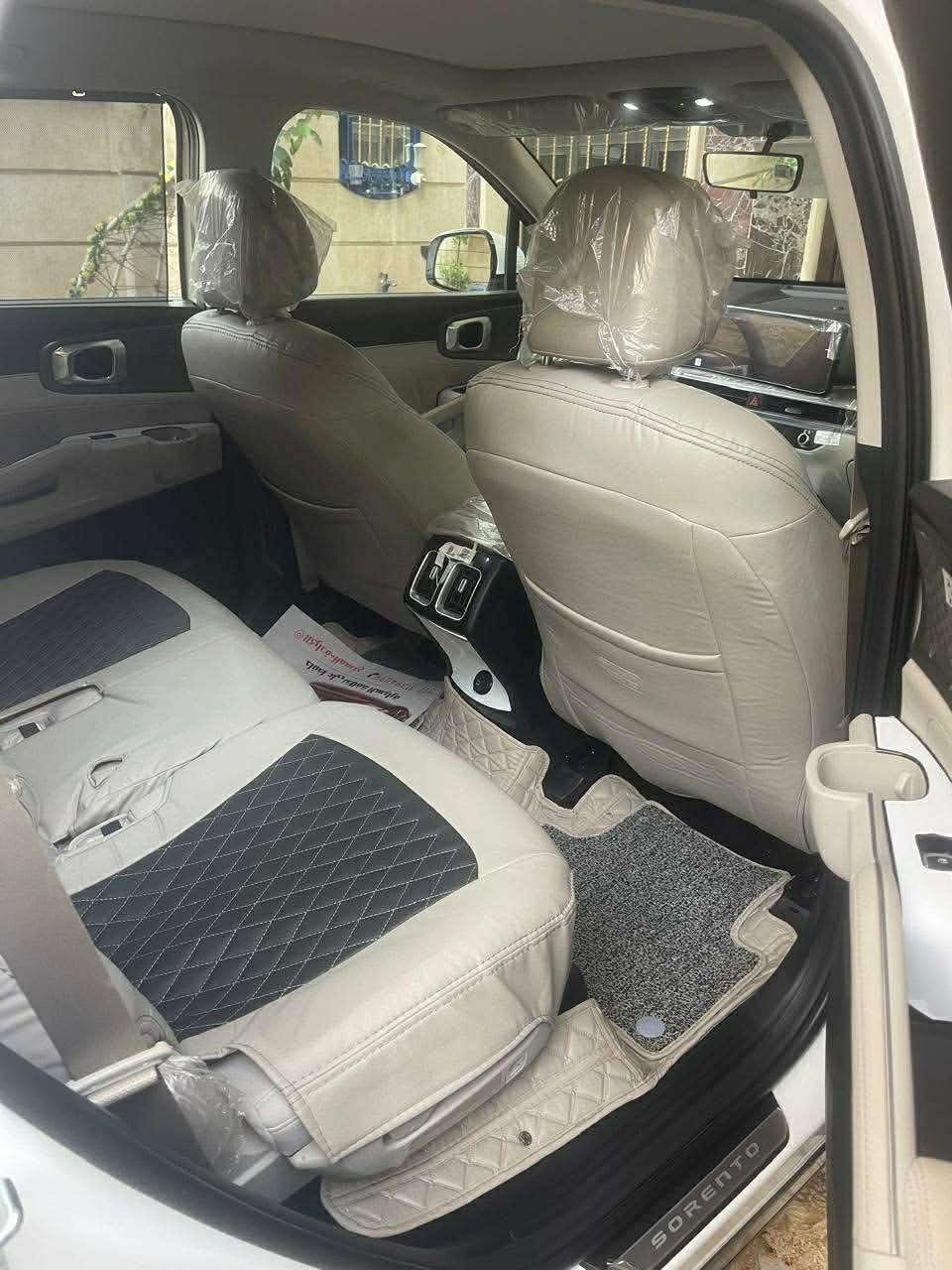 السلام عليكم 
سورنتو ٢٠٢٥ خليجي
٧ راكب
محرك ٤ سلندر 2.5
وكالة  داخل الضمان 
ماشيه 17 
رقم بغداد
مكفولة من كلشي  
—————————————————
بصفة ابواب و تشغيل 
داخل ابيض جلد 
شاشه متصل تدعم ابل كار بلي 
صندوك كهرباء 
بانوراما
انارة داخلية متغير 
لايت LED  
—————————————————
السعر290$ و بيها مجال
مكان السياره بغداد
رقمي 
***********
