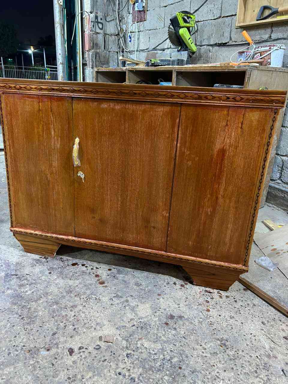 كنتور 5بوب حطاطة السعر 240الف
كنتور 3بوب حطاطة السعر 190الف
بوفية متر و30سنتم السعر75الف 
العنوان التاميم القادسية الاولى شارع المشاتل 
للأستفسار ***********
