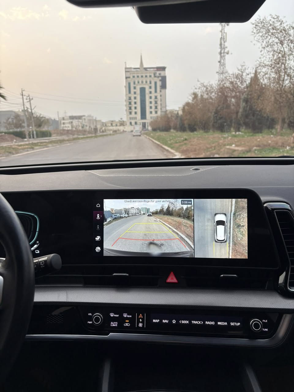 سبورتج HEV هايبرد 2024 نسخة الطويلة فول مواصفات عدا بانوراما 
رادارات 
تدفئة وتبريد كشنات امامية وخلفية 
كراسي كهربائية
كاميرات 360 
وبعد مواصفات خير من الله 
سيارة مكفولة ما بيها اي قطرة صبغ ولا ايرباك بس الباب مال سائق بي Pdr حيل بسيط ومصلح
للاستفسار او تفاصيل على خاص 
مكان السيارة اربيل 
سعر السيارة 210 ورقة


**إذا كنت صاحب هذا الإعلان وتريد حذفه لأي سبب، رجاءا أرسل رسالة إلى الدعم الفني**