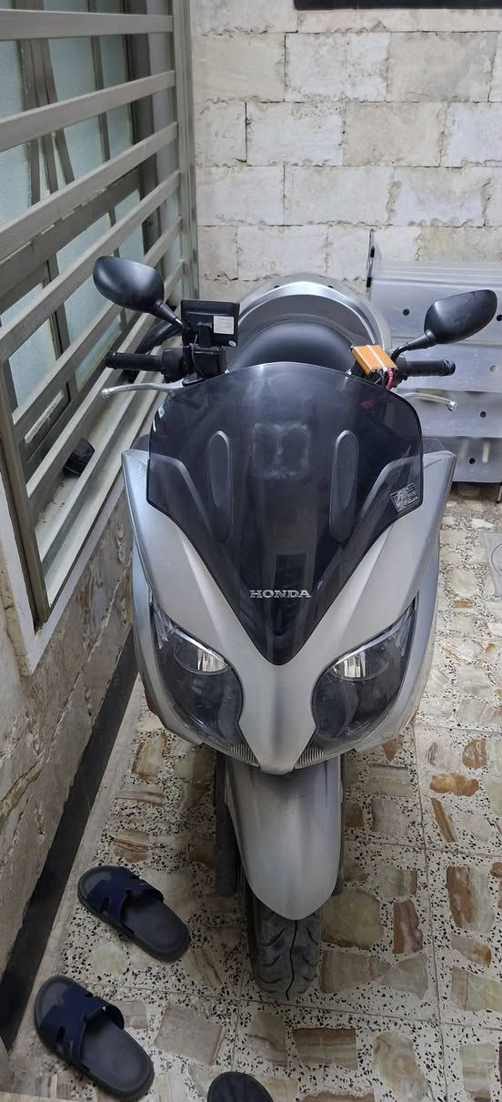 السلام عليكم ورحمة الله وبركاته
فورزا 010 
كير شغال 4 تحويلات و 7 نمر 
منضومه زينون كامله عليها
ABS امامي خلفي مزدوج
بصمه + اسويج 
عليه ادامه كاملة 
مكينه خير من الله ما مفتوحه
شلعه ومعدل خير من الله
كهربائيات كلها شغاله
كفرات نضافة 85 %
نازله رمبة شهر التاسع من معرض تبارك 
العنوان/ بغداد مدينة الصدر
السعر  14 ورقة وبيها مجال  حك الجيه للطيبين
للاستفسار اكثر
 ***********
