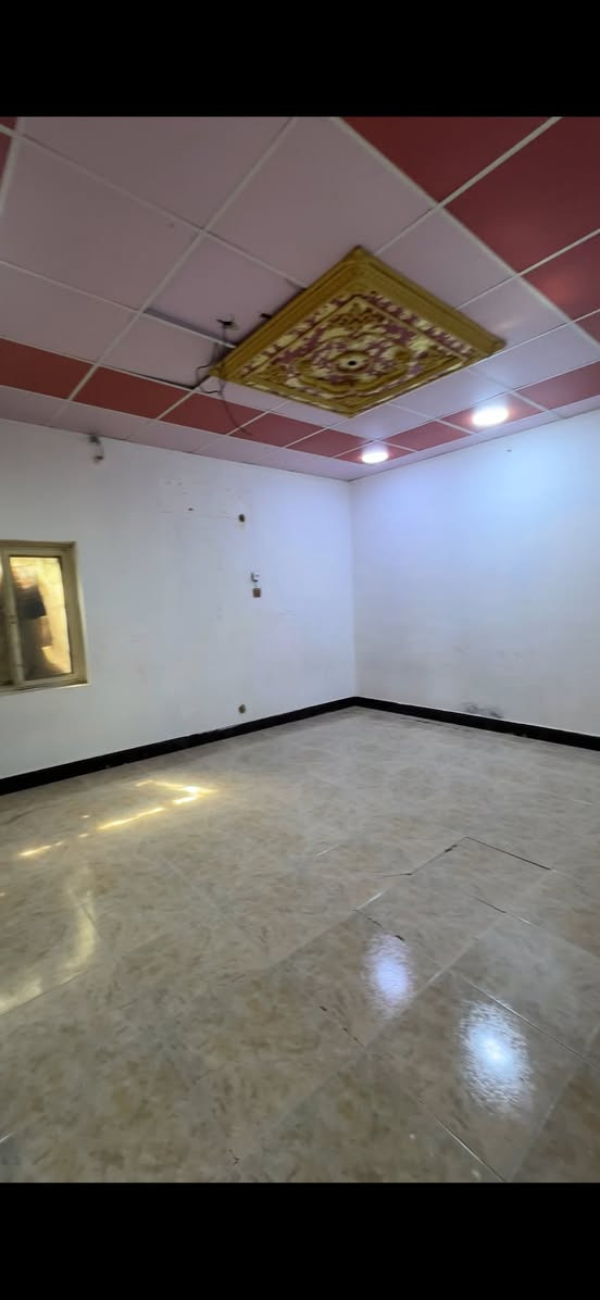 مشتمل أرضي معزول في الطويسة
يحتوي على 2 غرفة + استقبال + حديقة + 2 صحيات 
بسعر 650 الف فقط 
***********
