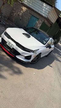 اخوانK5 GT 2024 عداد المسافه42 الف كيلومتر مواصفات سقف بنراما جلد اسود...