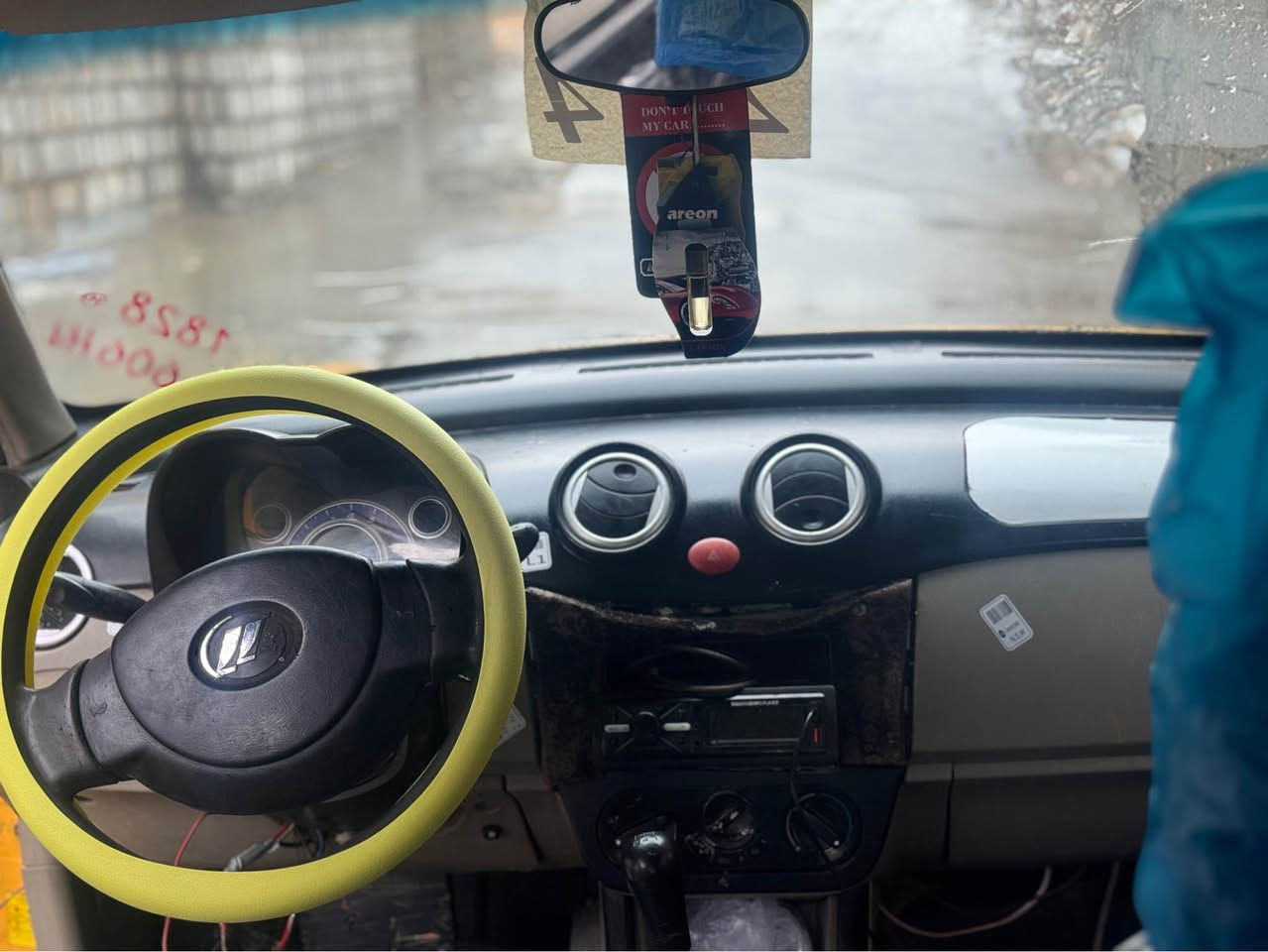 مینی  کوبەر ٢٠١٣
هەموگیانی بەشەرت 
گێرو مەکینەی بەشەرت 
ڕەقەم ئەسڵی بەس سەنەویەکەی ونبووە
ئەگەر موشتەری نیت سەرمان مەیەشێنە 
بەحلوج  ئەیفرؤشم 
***********
 بەس واتسئەپی لەسەرە 
سعری ٢٠ گەڵا مەعامەلە Singapore
