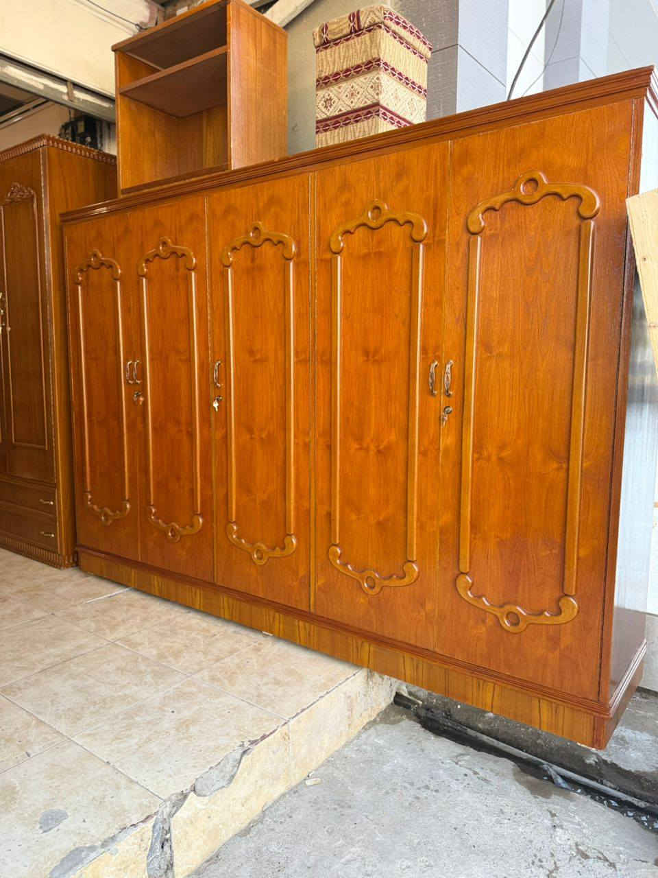 _للبيع💪
السلام عليكم🫡
عرض خاص ومغري بس 250 الف قفل 🔒
توفر لدينا من جديد كنتور 5ابواب  شغل درجه اولى🌿 5ملم توصي نقش  شرط نظافه 💯💯
للاستفسار وتساب *********** مباشر🆕 ***********🆕
ومستعدون لشراء الغرف النوم المستعمله و الكناتير ✅
