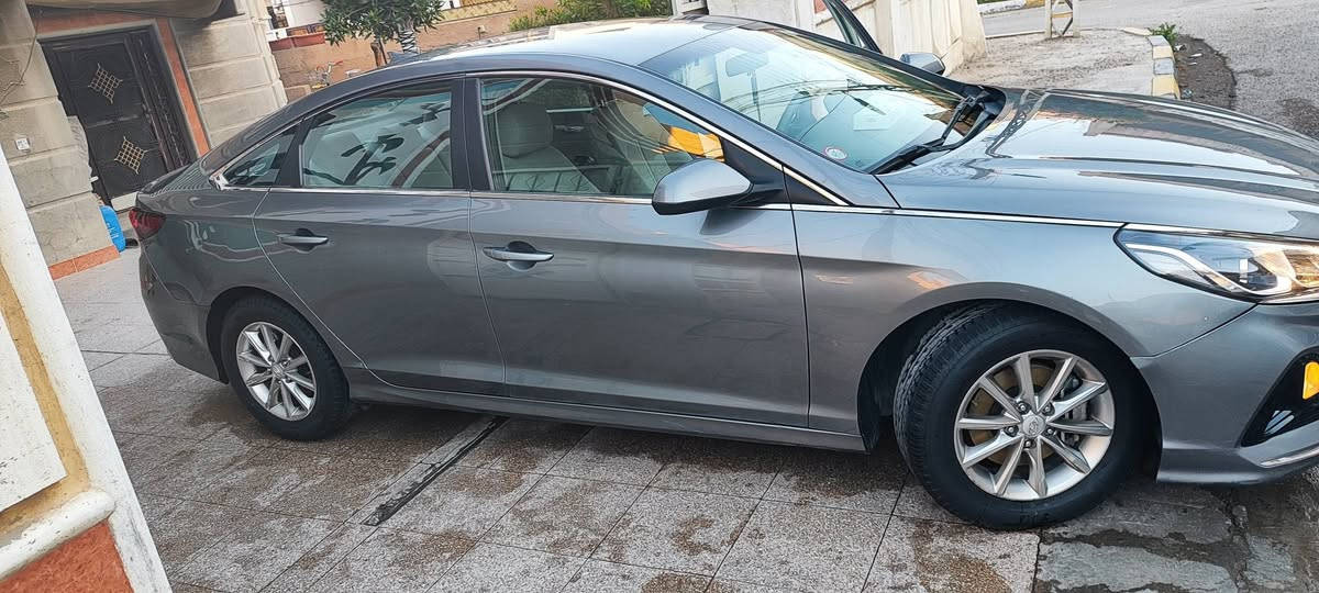 سلام عليكم سوناتا للبيع موديل 19ضرر فقط البنيد بدون دواخل لا لعد ولا شاصي ايرباك استرن طاك فقط وبيها 4قطع بخ فقط بدون اي دعم سياره ليبل واحد عده البنيد كير محرك بلادي دهن كير جديد طخم تاير جديد سياره نظيفه وحلوة وجاهزه محرك 2400 رقم اربيل بسم شركه تحويل وكاله شرط ماشيه 83مايل مكاني بغداد كل التفاصيل مذكوره الشراي يتصل ***********/***********سعر السياره 124وبيها مجال بسيط
