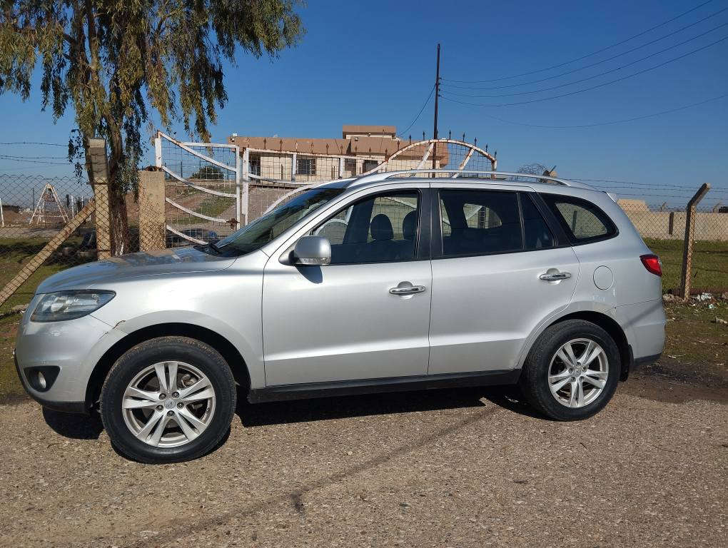 سيارة هونداي سنتافي موديل 2010 رقم اربيل سنوية جديدة لحد 2030
هزة جديدة 
محرك /4/ لاصرف و لا بخار
 سيارة نظيفه مابيها مصرف صدر جديد تايرات جديد  لا ضربة و لا دعم مكفولة دعامية لدعامية  ويل كروم
فول مواصفات سلايت و  بصمةو  كشن  جلد اسود  و كشن كهربائي شاشة و مرايات شفت و  تبريد مركزي 
سعر 150 ورقة و بيها مجال 
شراي يتصل 
***********
*********** ديبيس, كركوك
