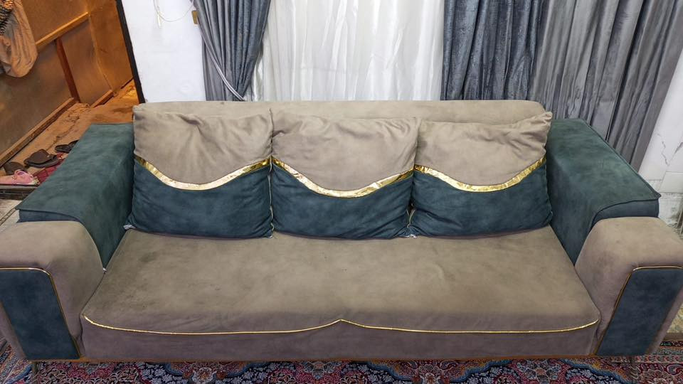 السلام عليكم
عدنه تخم قنفات تسع ‏مقاعد نضيف اخو الجديد 

العنوان بغداد حي لأساتذة 

السعر ٣٥٠ ألف ￼ 

للاستفسار الرقم ***********
