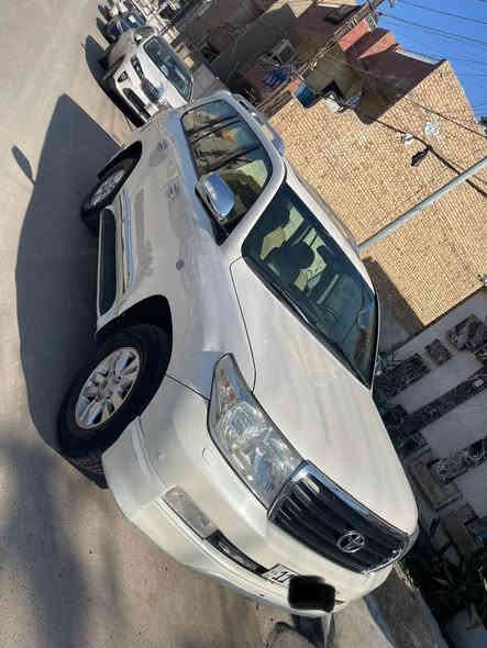 سلام عليكم للبيع تويوتا لاندكروز 2010 (6)V سلندر 4000 رقم بغداد بسمي شرط التحويل سيارة مكفولة كفالة عامة بيها بارد اربع اصابع فتحة بصمة مثبت سرعة جام اوتو السعر 317 وبيها مجال بسيط عنوان بغداد ***********
