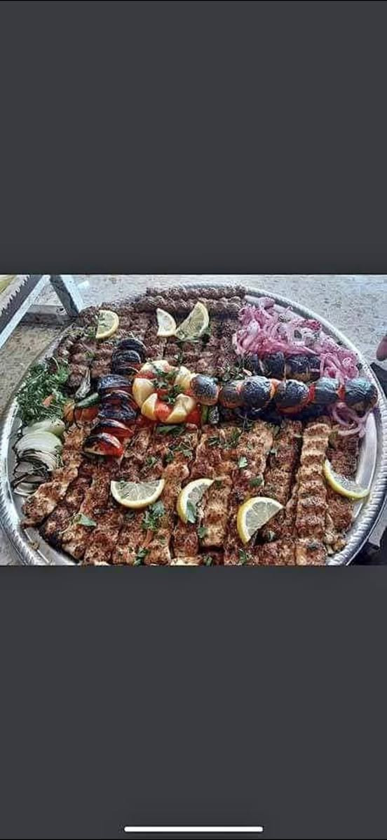 تعلن مشويات علي عبيد عن إفتتاح محلنا الجديد الكائن في شارع الكازينوات مجاور خالد الكصاب ويتوفر لدينا عروض كالآتي: كيلوا كباب دجاج ذبح 10 الف ففط 
كيلوا تكة دجاج ذبح 11 آلف ففط 
كيلوا كباب لحم 17 الف 
يوصلكم صينية كامله ويتوفر لدينا خدمة توصيل عالارقام التاليه:
***********
***********
