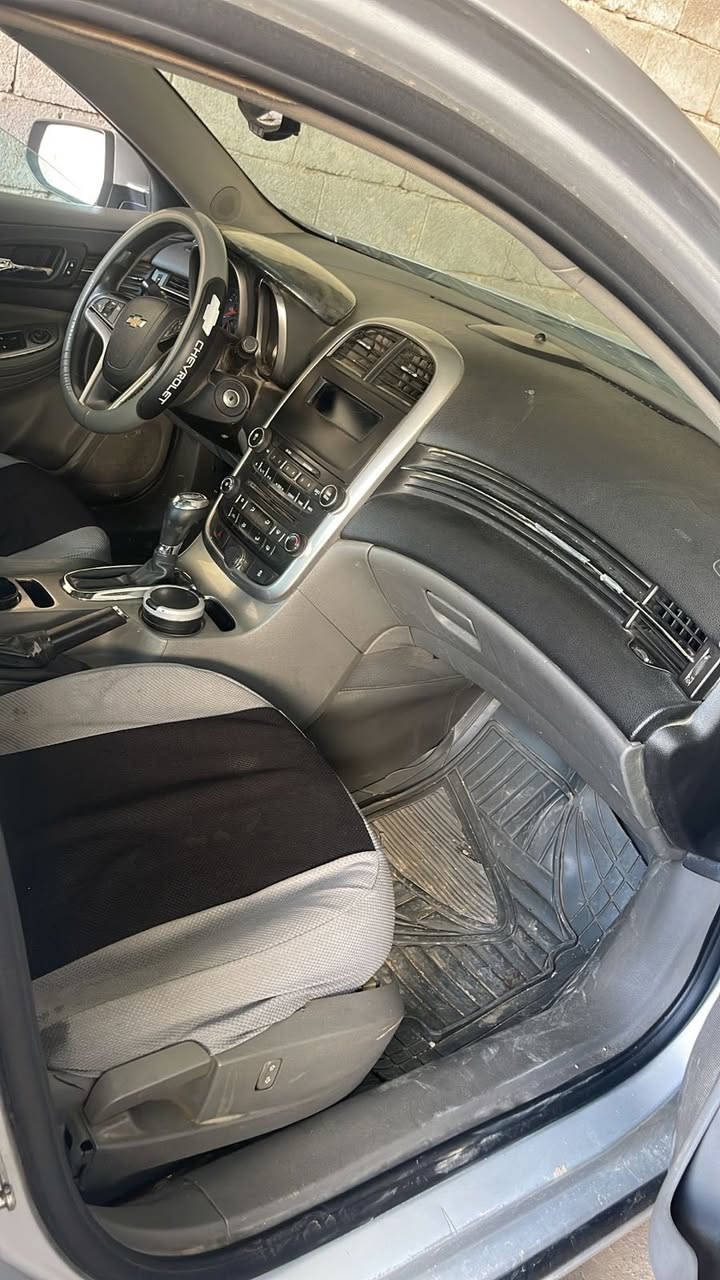 ماليبو 2016 حادث  خلفي مصبوغ 
مكانها العماره كميت السعر 75 وبيها مجال
هذا رقم راعيها انه مكلف بالنشر 
***********
