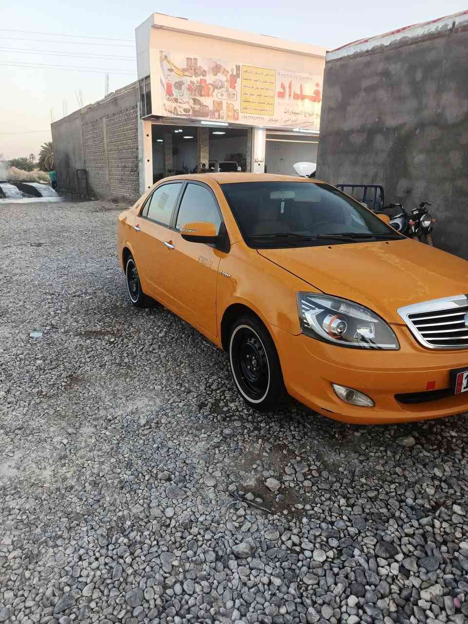 سلام عليكم ورحمة الله جيلي موبل2013رقم بغداد   محرك وكير خير من الله صدر امامي خلفي جديد منضومت زنون شمسي  كهربايات كله شغال   بيه طخه  باب السايق ومصلحه كلشي بيه نضيف  وبأسمي   لسعر 55 وبيه مجال قليل مكان السياره الديوانيه عفكك
‏الستفسار كثر التصال على الرقم ***********
