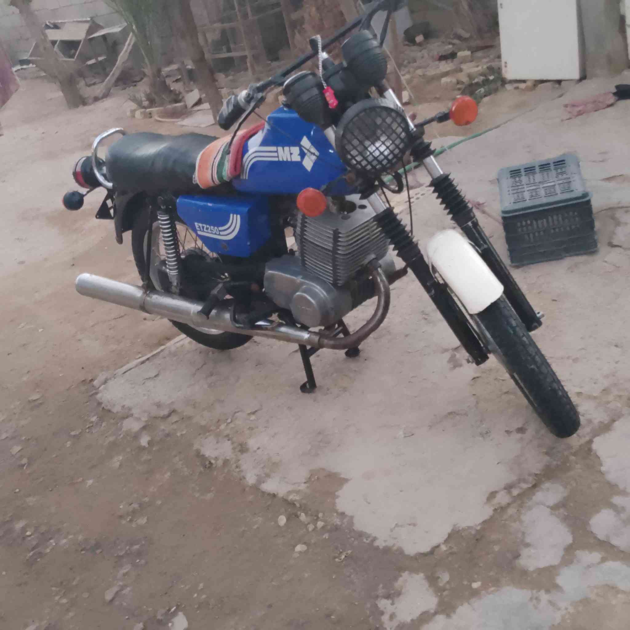 السلام عليكم امزت 82  السعر مليون وربع واسط العزيزيه ..***********
