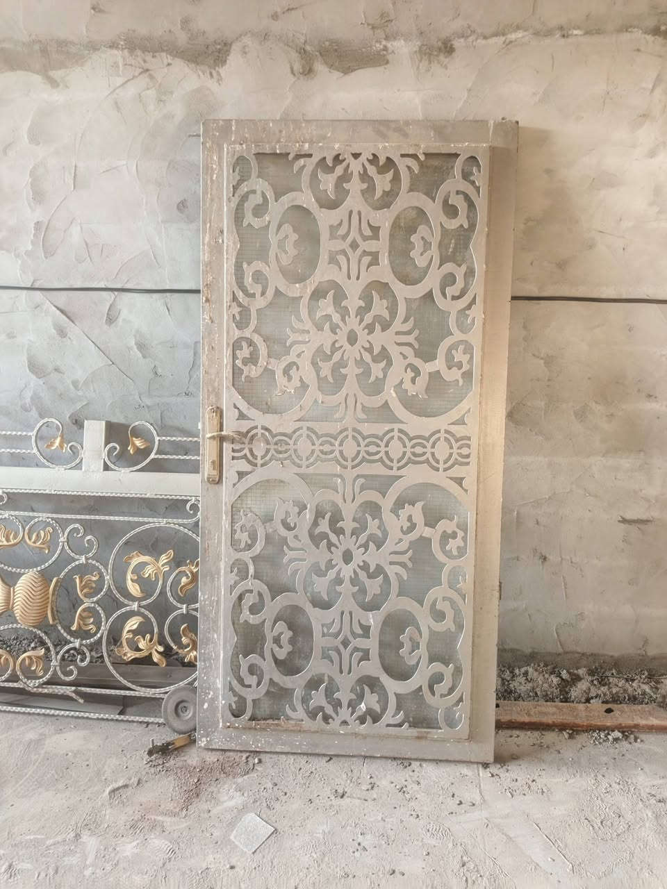 للبيع بيبان حديد صب ٣طلاليك مكانهن سماوة للاستفسار ***********
