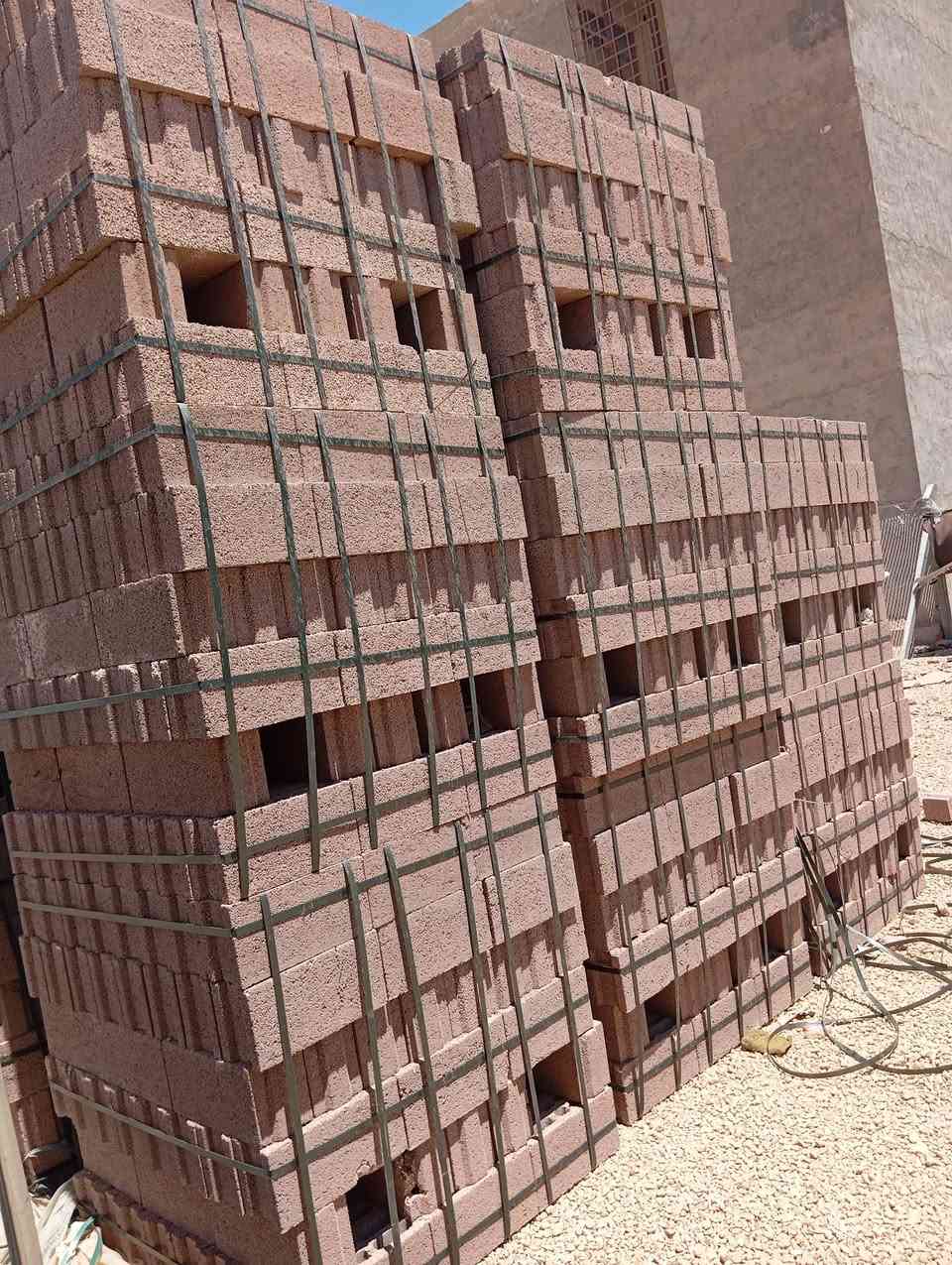 عندي بلوك بونزا الشمال   قياس 15 ثلاث جداد مكاني كربلاء العدد 2500 بلوكه تصل ***********
