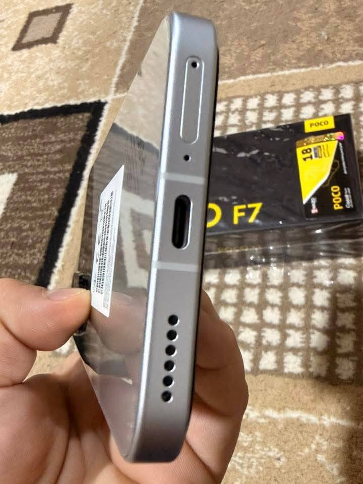 Poco F7
مستخدم 20 يوم مشحون 24 مره
لحد هسه سيم كارت ممخلي بي جهاز جبار 
سبب البيع وزنه ثكيل شاحن وكيبل بعدهم بل كارتون مامطلعهم
مكاني #كركوك  ***********
