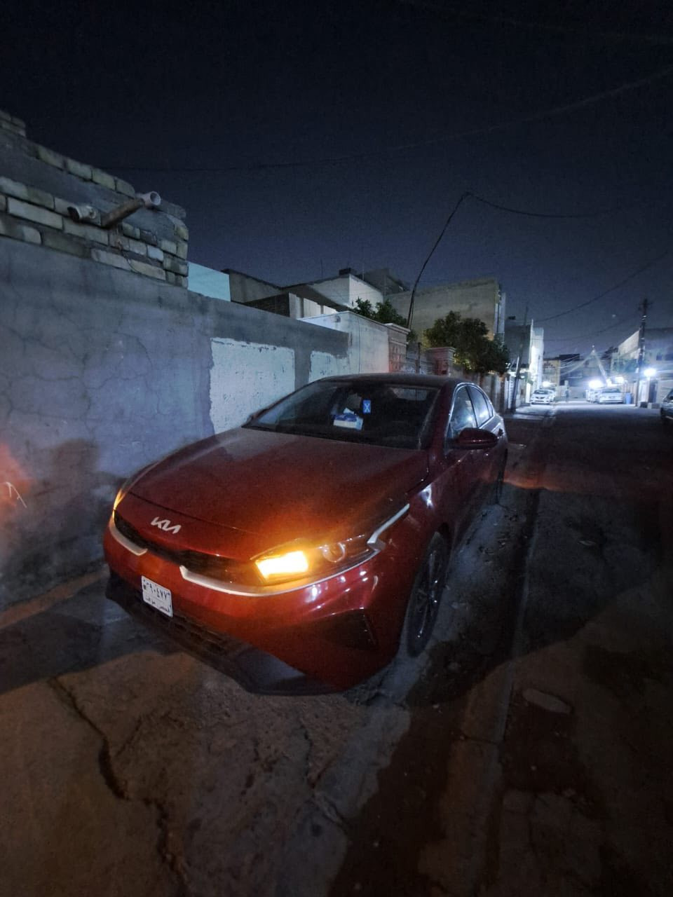 ‏السلام عليكم كيا فورتي موديل 24 حادثها مرفق  بل منشور السيارة نضيفه خير من الله السياره بسمي رقم الجديد مكاني بغداد المشتل ماشيه ٢٢.  رقمي ***********
