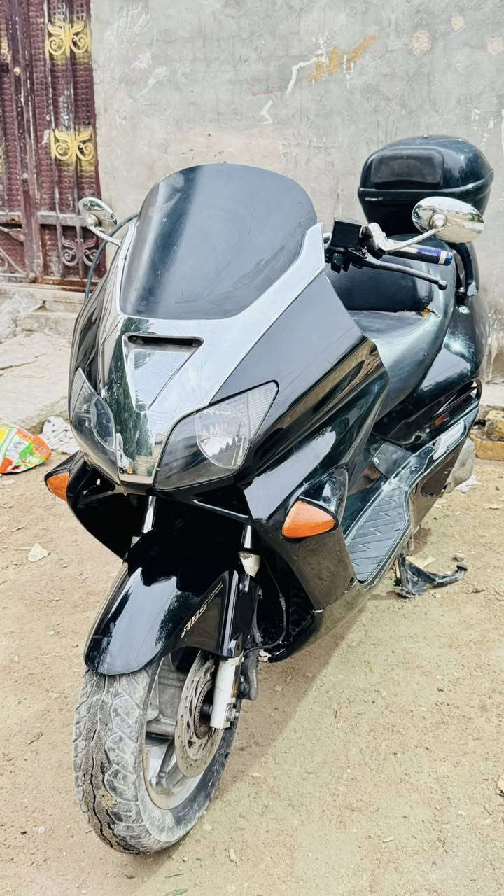 فورزه صفر سته البيع
دراجه حلوه وكامله مكمله مابيه اي نقص

مكينه ماعمه شلعه معدل فول 

كهربائي كله شغاله /مدينه الصدر

سعر ٧٥٠///***********
