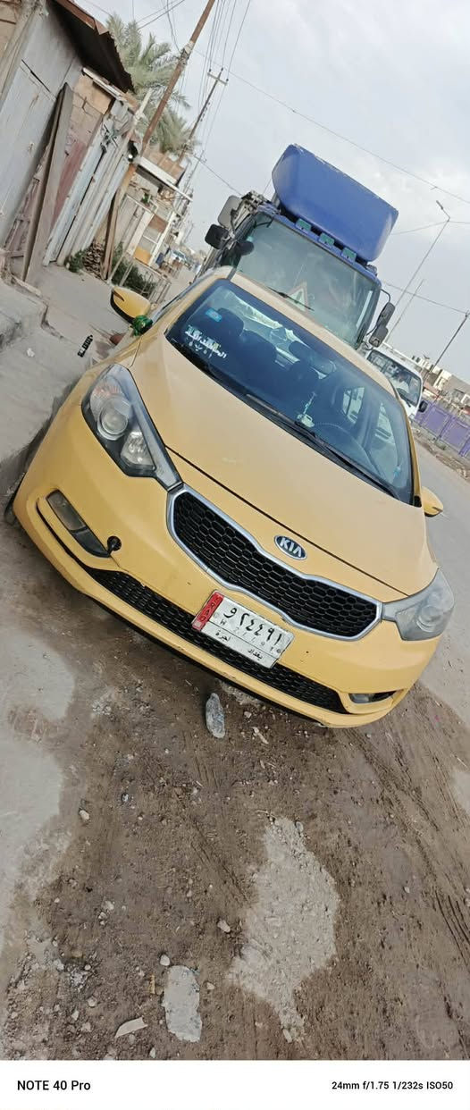 السلام عليكم  سياره فورتي موديل ١٤ سياره بيه جاملغ خلفي بس بمريكه ونفسه نطخ هنا سياره جاهزه خير من الله سياره ما مبدله ولا قطعه ليبل واحد سياره حلوه وكاعده تحويل مباشر  سياره جوال سعر٩٥ ورقه بيه مجال بسيط  سياره رقم بغداد ***********
